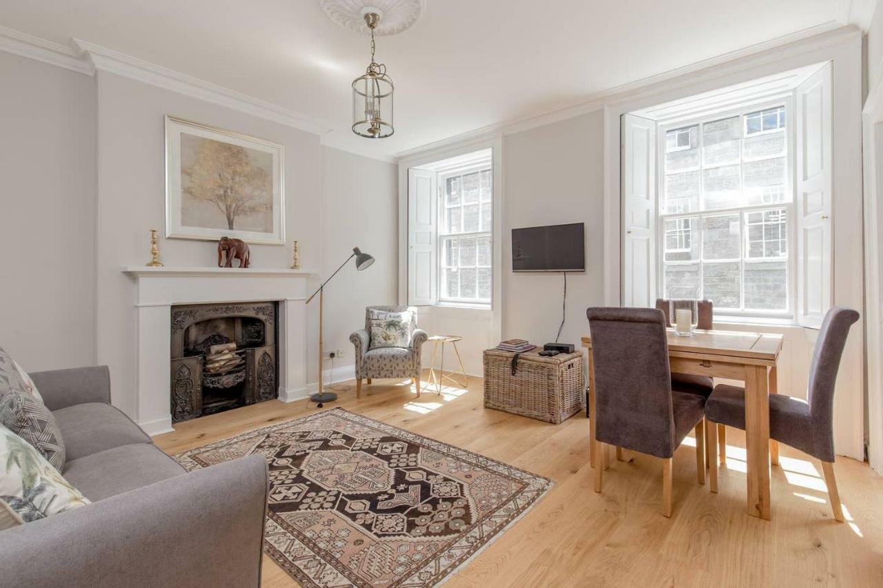Altido Elegant Georgian 2-Bedrm Apt In Heart Of Old Town Apartment Edinburgh Exterior foto